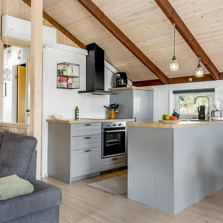 Eliana - 350m From The Sea By Interhome *
